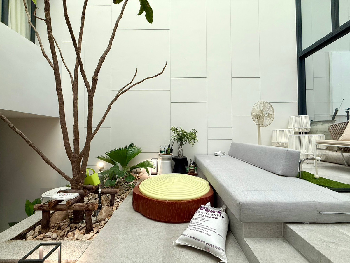 baan puripuri Courtyard บ้านภูริปุรี คอร์ทยาร์ด พัฒนาการ : LUXURY TOWNHOME ใกล้ทองหล่อ ภายใต้แนวคิดใหม่ Another Step of Townhome with Private Courtyard เพื่อให้คุณใช้ชีวิตอยู่ร่วมกันกับธรรมชาติได้อย่างผ่อนคลายแบบไม่เหมือนใคร มาพร้อมพื้นที่ส่วนกลาง ที่จะสร – รูปที่ 4