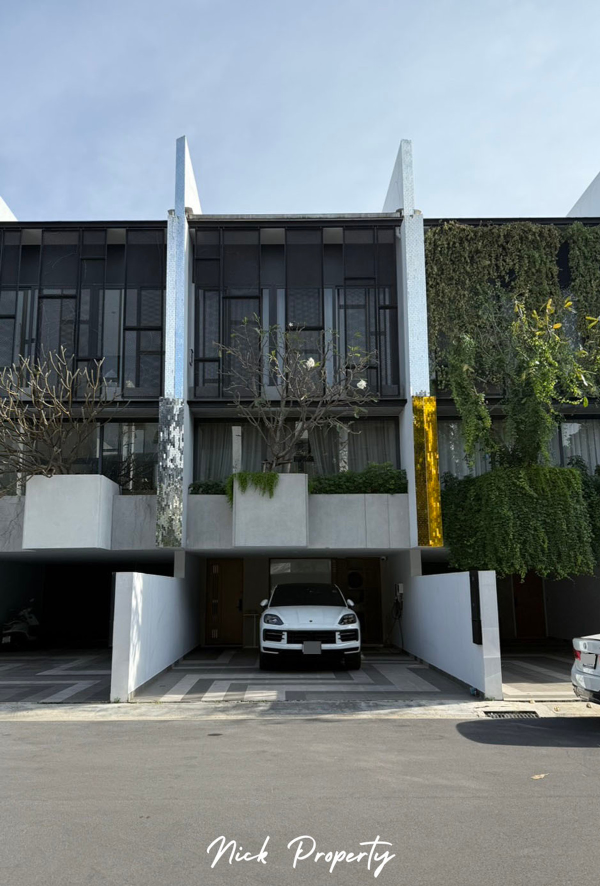 baan puripuri Courtyard บ้านภูริปุรี คอร์ทยาร์ด พัฒนาการ : LUXURY TOWNHOME ใกล้ทองหล่อ ภายใต้แนวคิดใหม่ Another Step of Townhome with Private Courtyard เพื่อให้คุณใช้ชีวิตอยู่ร่วมกันกับธรรมชาติได้อย่างผ่อนคลายแบบไม่เหมือนใคร มาพร้อมพื้นที่ส่วนกลาง ที่จะสร – รูปที่ 2