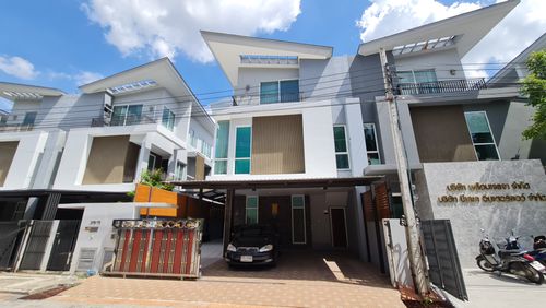 RENT! 3-Storey Corner Semi-Detached House, Grand I-Design Vibhavadi | 39.4 Sq. Wah | Near Tollway/2 MRT Lines | 37,000 Baht/Month