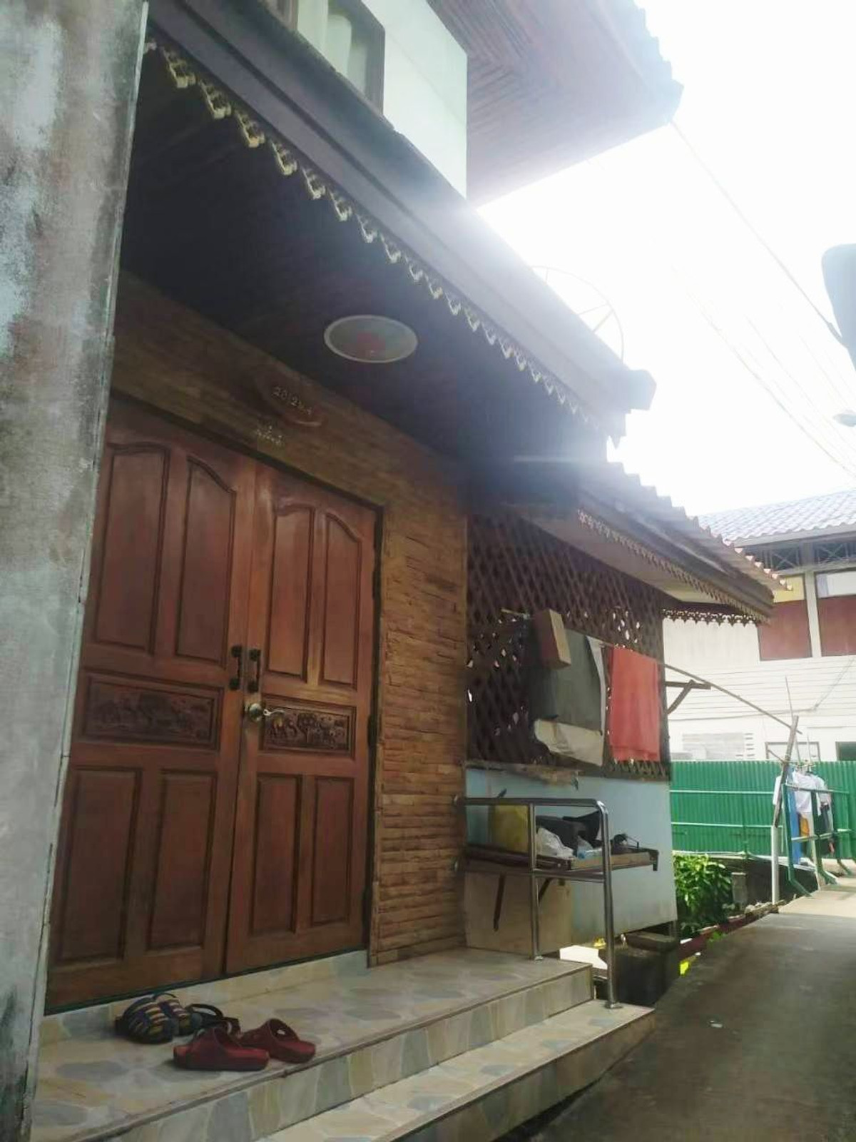 คุ้มเกินล้าน บ้านโซนท่องเที่ยว !! ขายบ้านริมน้ำ บางกะเจ้า รีสอร์ตฟีล 5 ห้องนอน 32.7 ตร.วา ใช้สอย 140 ตร.ม. ราคาถูกที่สุดเหมาะพักอาศัยและรีโนเวททำกำไร-หรือสายปล่อยเช่าก็เหมาะ !! – รูปที่ 4