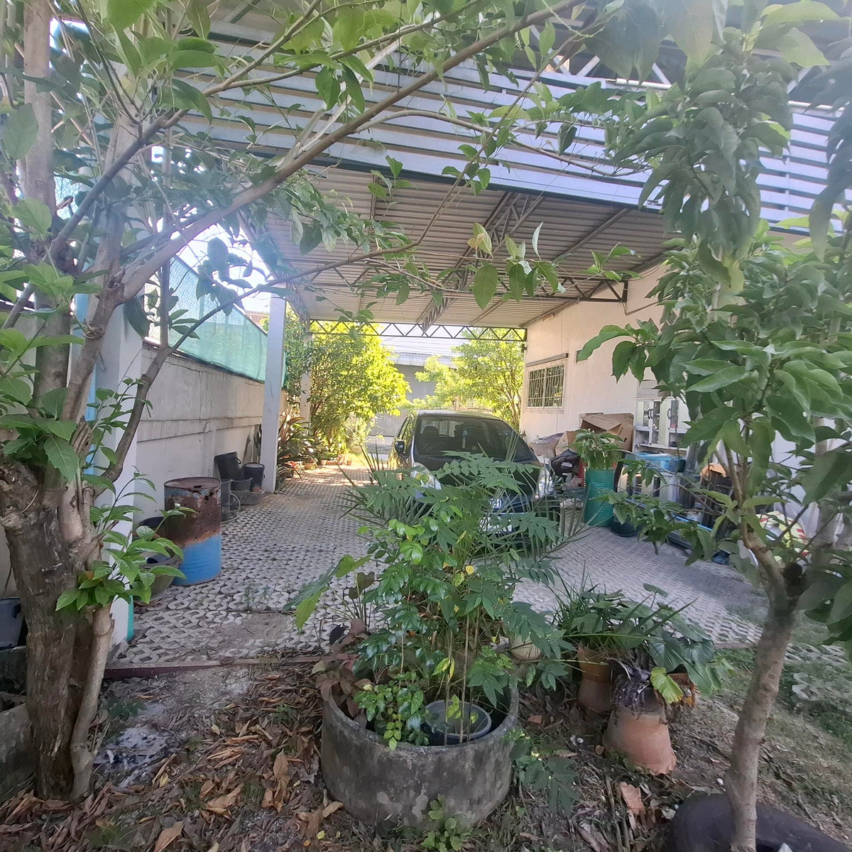 House for sale Phetkasem Soi 101 House for sale 95 sq m.2-story house with no common fees The  built it himself.Approximate usable area 235 sq m.There is a lot of space left next to the house.House completed in 2014Raised house Piles have alr – รูปที่ 2