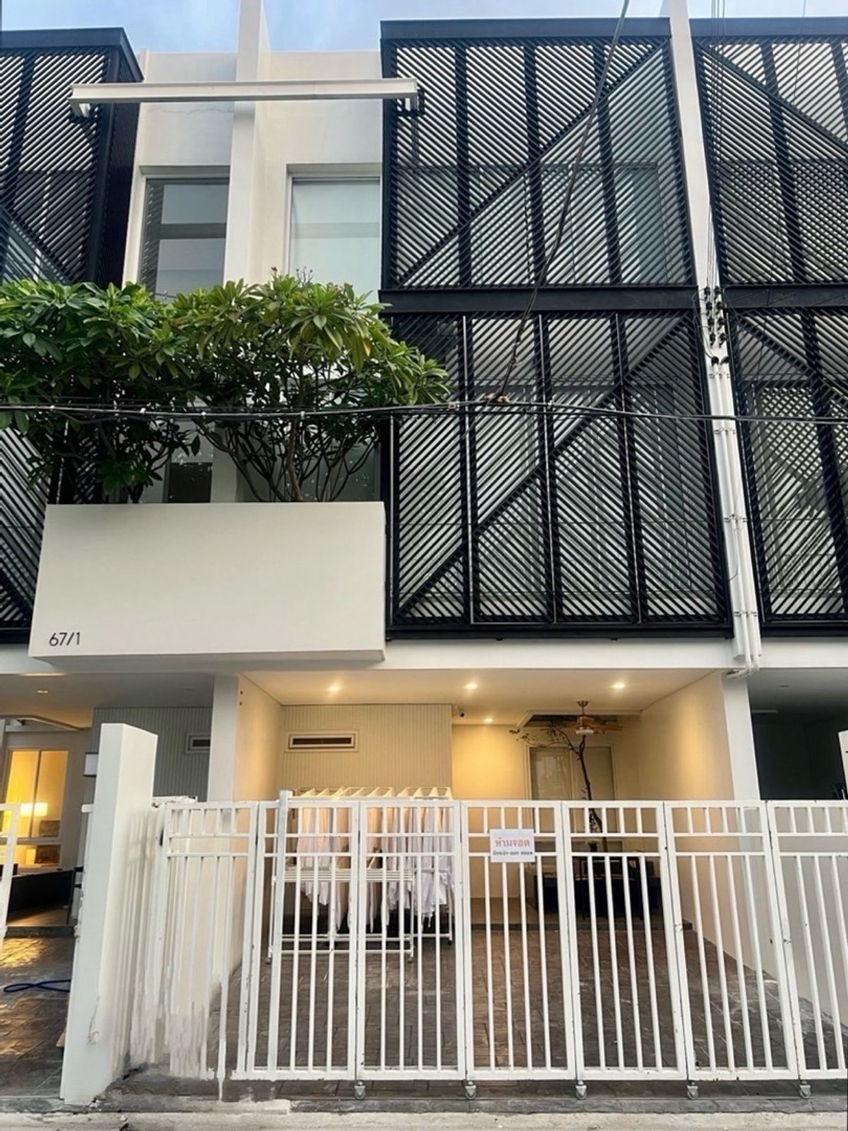 🔥FOR RENT ราคาพิเศษ 60K🔥#ทาวน์โฮมสร้างใหม่ เครื่องใช้ไฟฟ้า + เฟอร์นิเจอร์ครบ พร้อมเข้าอยู่ได้เล๊ยย เหมาะสำหรับอยู่อาศัย ทำเล ใจกลางเมืองสุขุมวิท เข้าออกได้หลายเส้นทาง ซอยสุขุมวิท 93 และถนนอ่อนนุช 