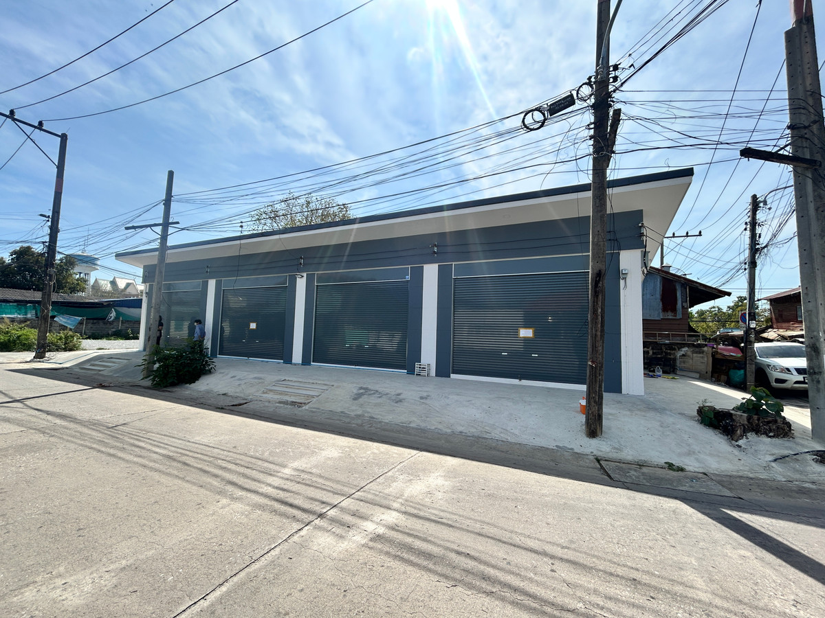 Newly built one-story commercial building for rent, Chulalanan Road. Located next to Chachoengsao Government Center. 10,000 baht/month Newly built one-story commercial building for rent, Chulalanan Road. Located next to Chachoengsao Government Center. 10,000 baht/month