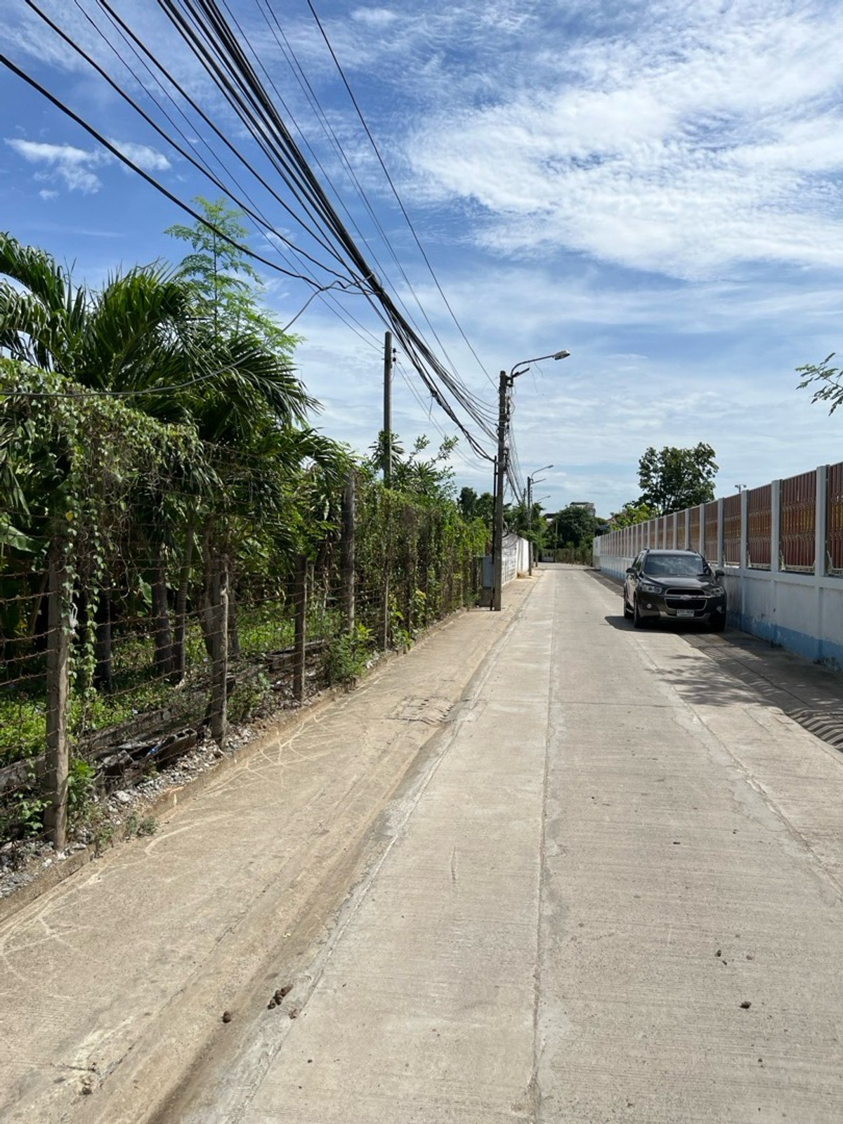 Empty land for sale, 3-2-89.5 rai, Setthakit Village Soi, good location, good environment. Near Petchkasem Road 1.6 km. Empty land for sale, 3-2-89.5 rai, Setthakit Village Soi, good location, good environment. Near Petchkasem Road 1.6 km.