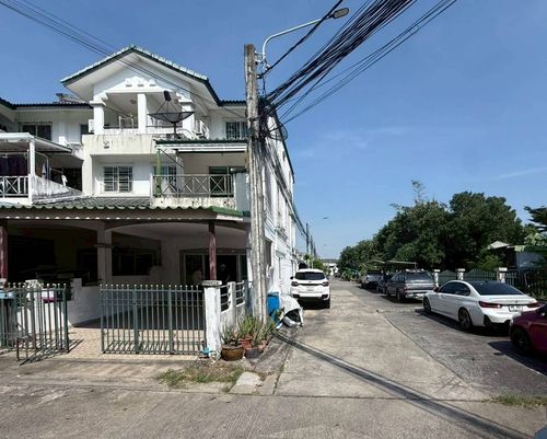 ขายทาวน์เฮ้าส์ หมู่บ้านมณเฑียรทิพย์ คู้บอน1 (Baan Montaintip) หลังมุมใกล้รถไฟฟ้า สถานีรามอินทรา กม.9 