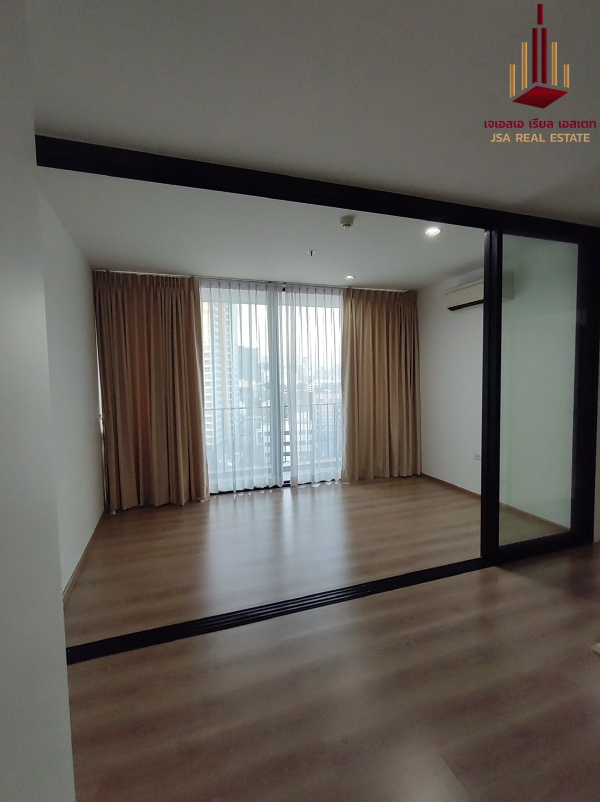 ✨ For Sale: The Issara Ladprao Condo ✨ 💰 Only 5,000,000 THB ✨ For Sale: The Issara Ladprao Condo ✨ 💰 Only 5,000,000 THB