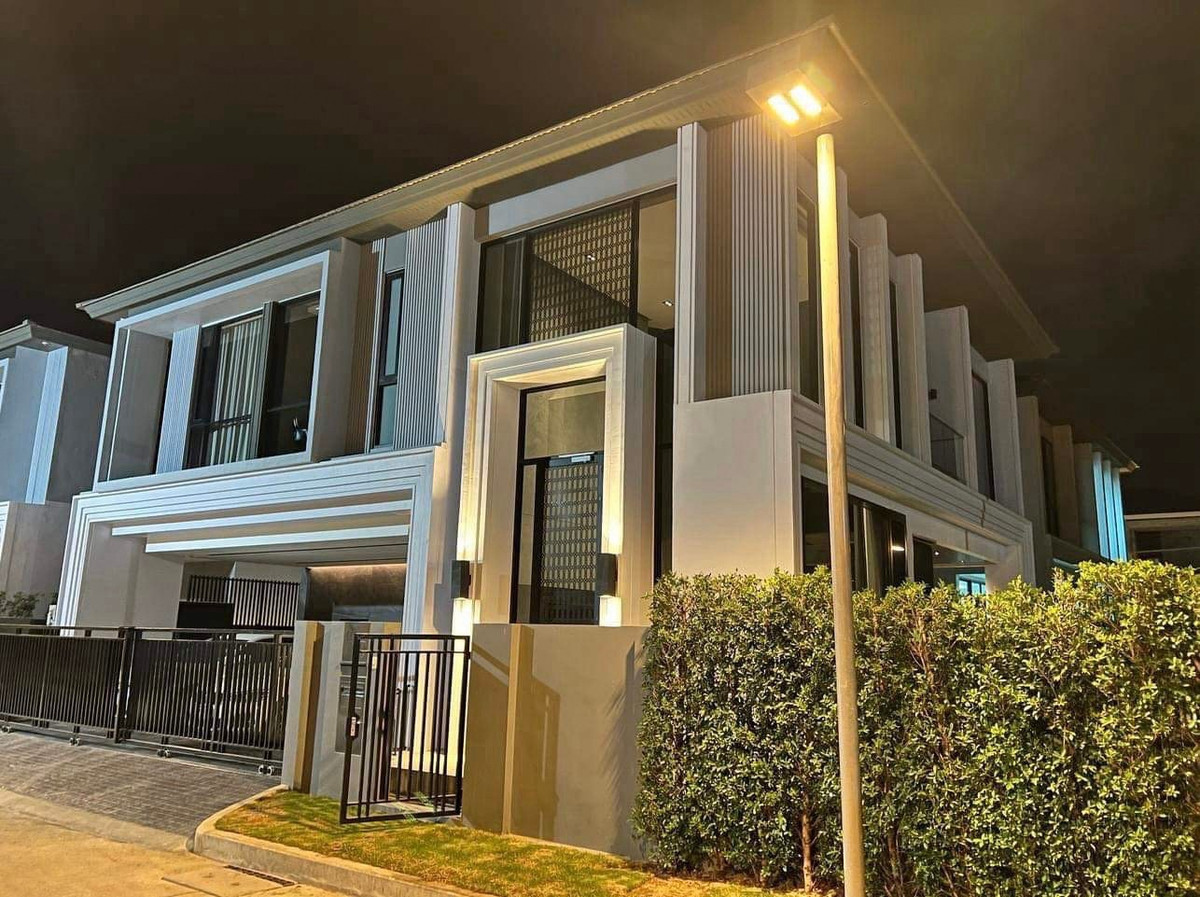 📢👇Modern pool Villa house in good compound and location as it is convenient travel, close to Suvarnabhumi Airport, accessible via both the expressway and the Sukhaphiban 2 Road. Fully decoration , ready to move in 📢👇Modern pool Villa house in good compound and location as it is convenient travel, close to Suvarnabhumi Airport, accessible via both the expressway and the Sukhaphiban 2 Road. Fully decoration , ready to move in