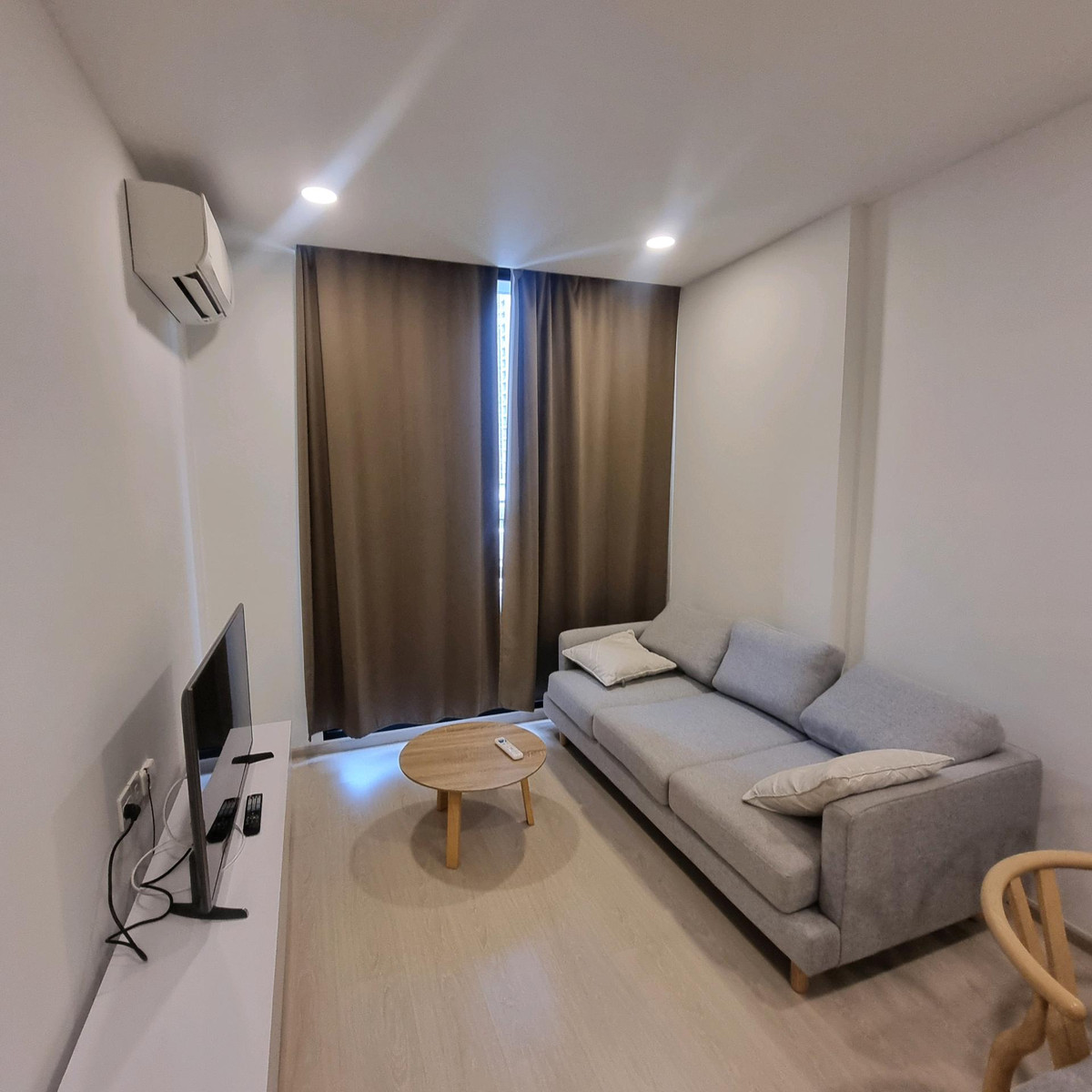🔥For urgent rent 🔥Noble Ambience Sukhumvit 42, beautiful room, decorated in a minimalist style, located in the heart of the city, convenient transportation, near BTS Ekkamai ❗