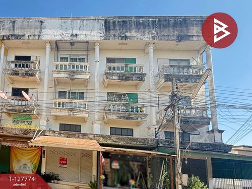 Commercial building for sale, 3 and a half floors, area 19 sq m, Phra Bat, Lampang.