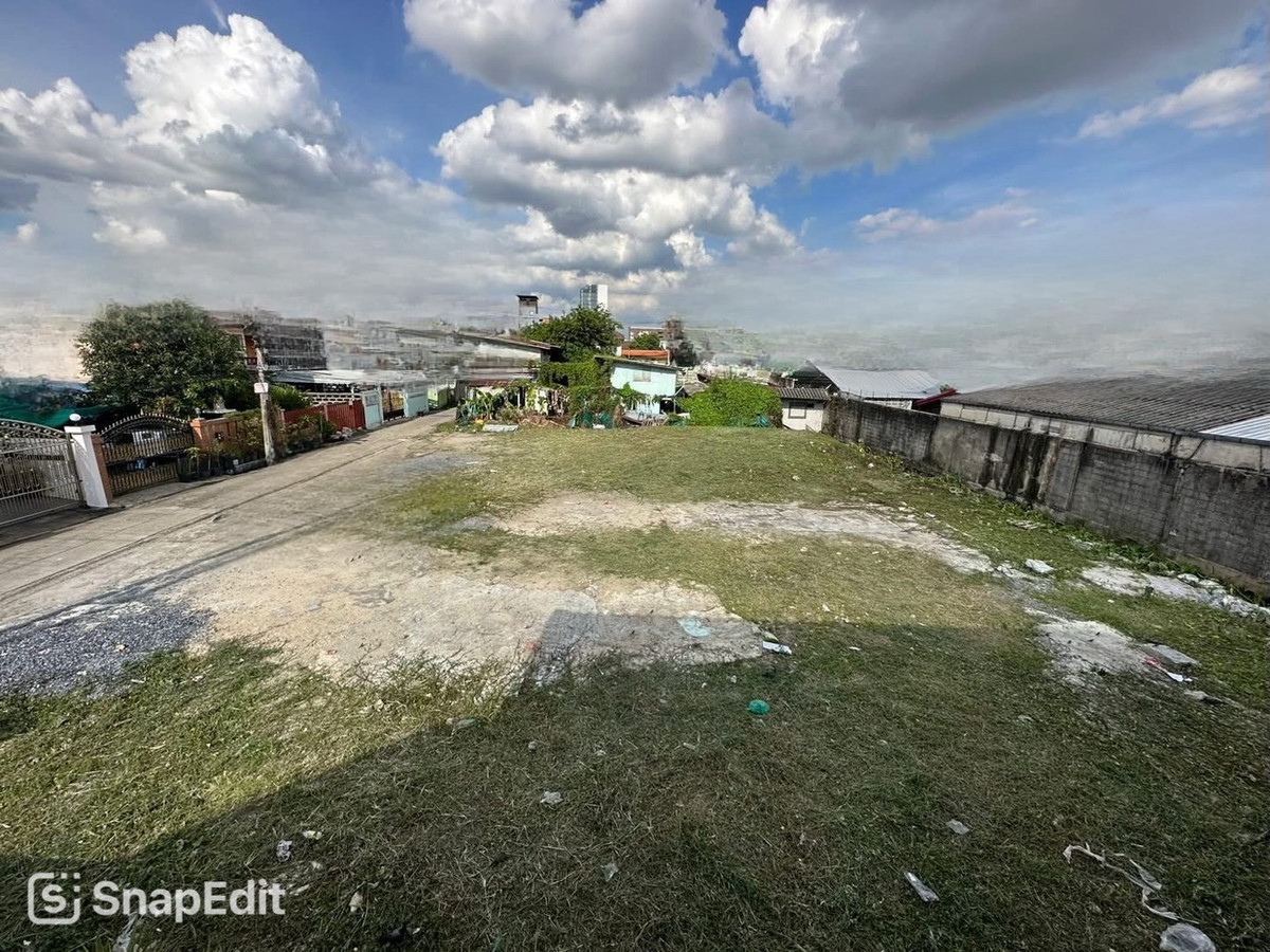 📢👇 Rare Large Land Plot Ladprao 🟡 Yellow Zone Type Y.4 — Ideal for both low-rise and high-rise development, suitable for residential homes or buildings according to zoning regulations.