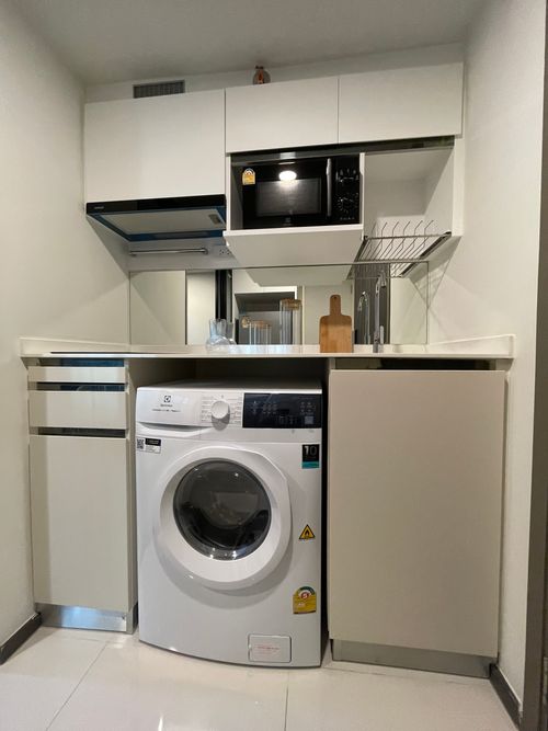 Condo for sale Knightsbridge Space Rama 9, function 2 bedrooms, 1 bathroom, High Rise condo, luxury style, in the heart of New-CBD Rama 9, near MRT Rama 9 / large office / complete shopping center.