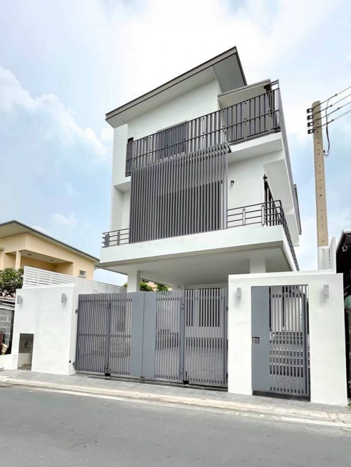 ให้เช่าบ้าน 3 ชั้น 58 ตร.ว. ซอยนักกีฬาแหลมทอง 30 แยก 2 ย่านกรุงเทพกรีฑา