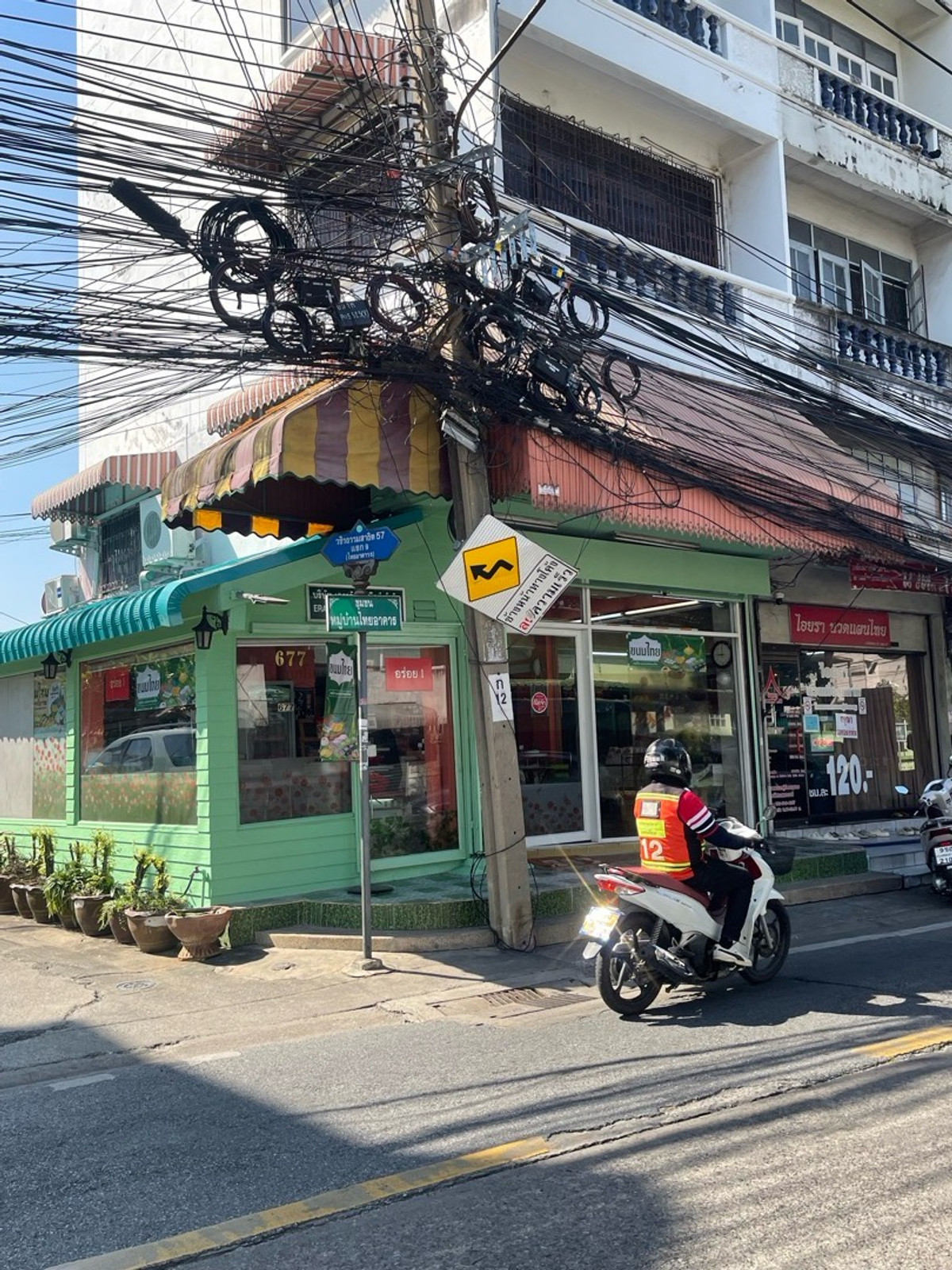 Urgent sale, 4-story commercial building.
