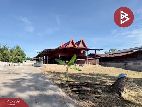 Single house with land for sale, area 1 rai 1 ngan, Ban Lat, Phetchaburi.