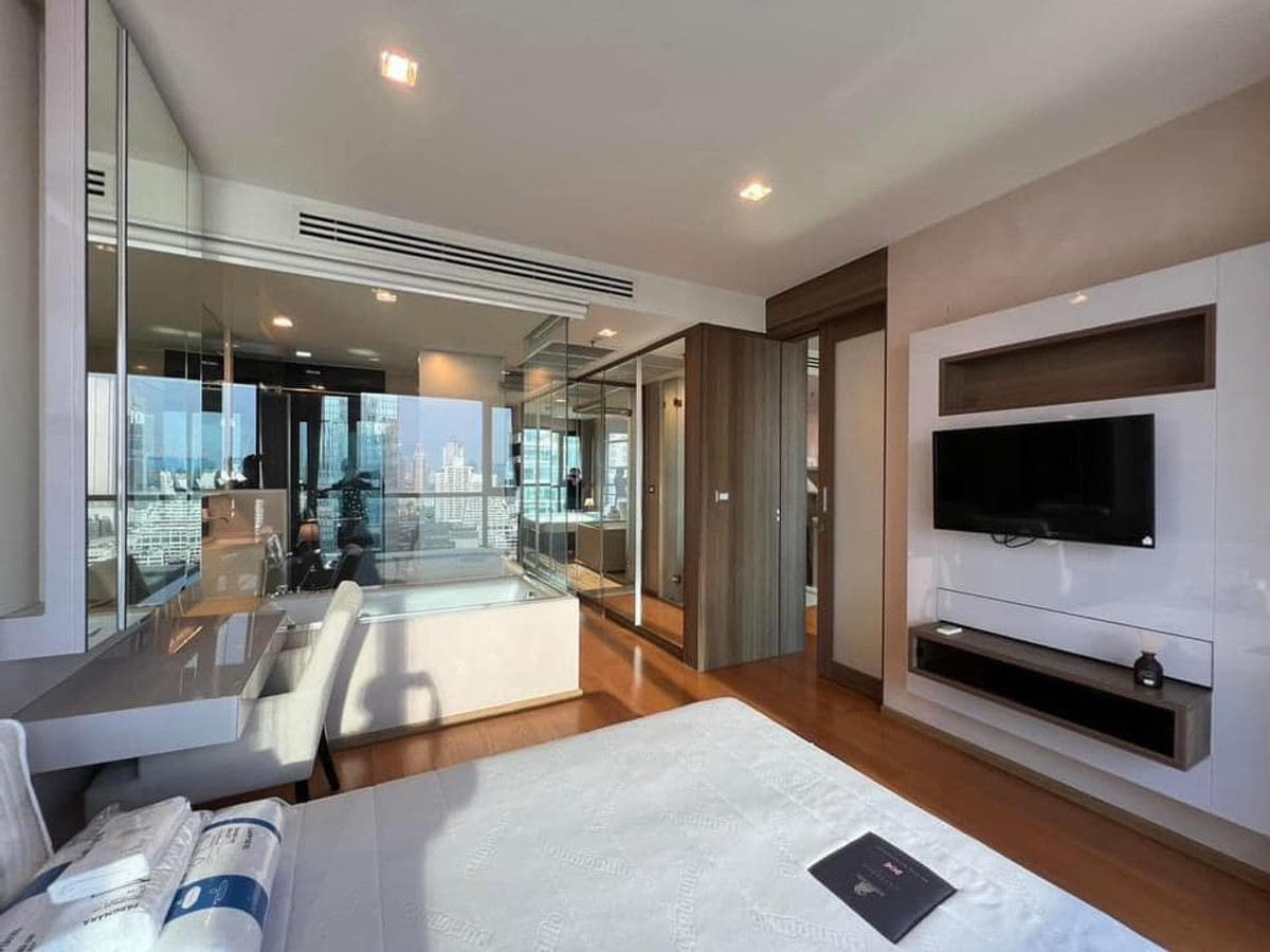 High-Floor Luxury Sathorn Condo Near Bts - Best Deal High-Floor Luxury Sathorn Condo Near Bts - Best Deal