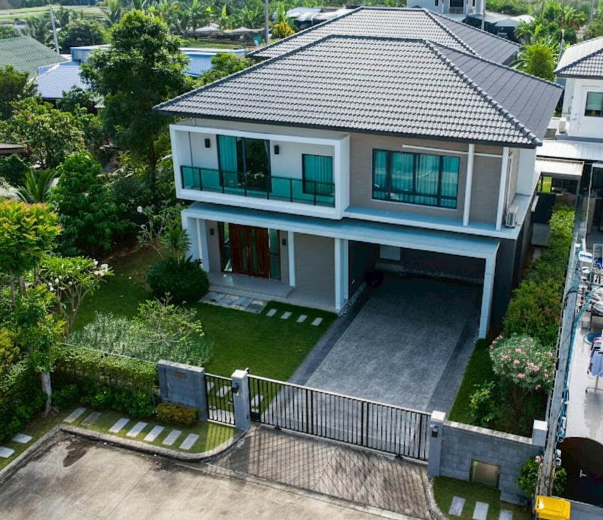 Hot Deal with Special Offer!!! Corner single house for sale, THE CITY Boromratchachonnani–Thawi Watthana project (THE CITY Boromratchachonnani-Thawi Watthana) Brand-new condition, never lived in. The project is close to Boromratchachonnani main road