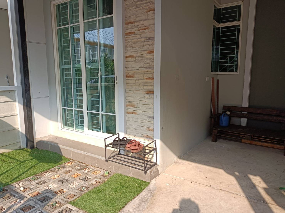 ทำเลด้านหน้าโครงการ! ขายและปล่อยเช่าทาวน์โฮม โครงการ โกลเด้น ทาวน์ รามอินทรา-คู้บอน แบบบ้านสไตล์อังกฤษ ทำเลศักยภาพ ย่านรามอินทรา ใกล้ห้างแฟชั่นไอส์แลนด์ – รูปที่ 2