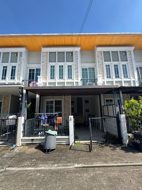 ทำเลด้านหน้าโครงการ! ขายและปล่อยเช่าทาวน์โฮม โครงการ โกลเด้น ทาวน์ รามอินทรา-คู้บอน แบบบ้านสไตล์อังกฤษ ทำเลศักยภาพ ย่านรามอินทรา ใกล้ห้างแฟชั่นไอส์แลนด์