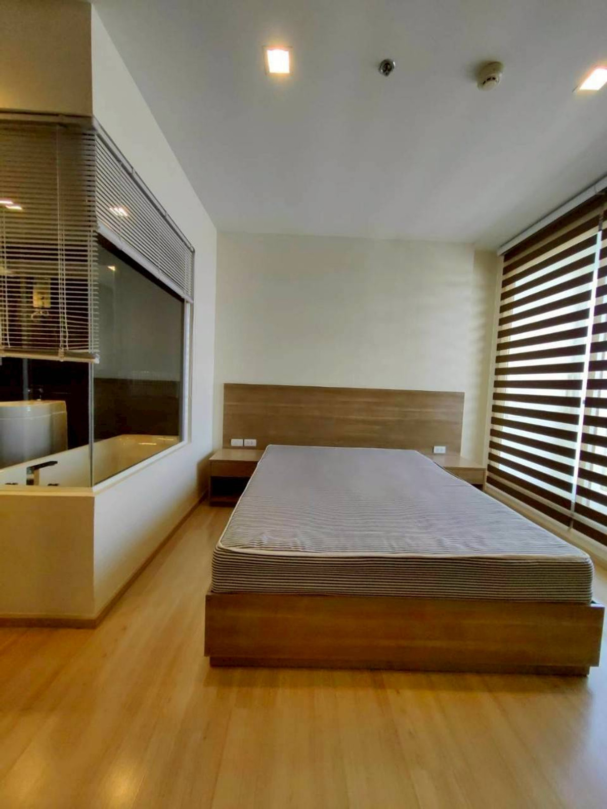 Hot Price , Big Size 🕌 45 Sqm+bathtub Fullyfurnish , Rhythm Sathorn 23,000-
