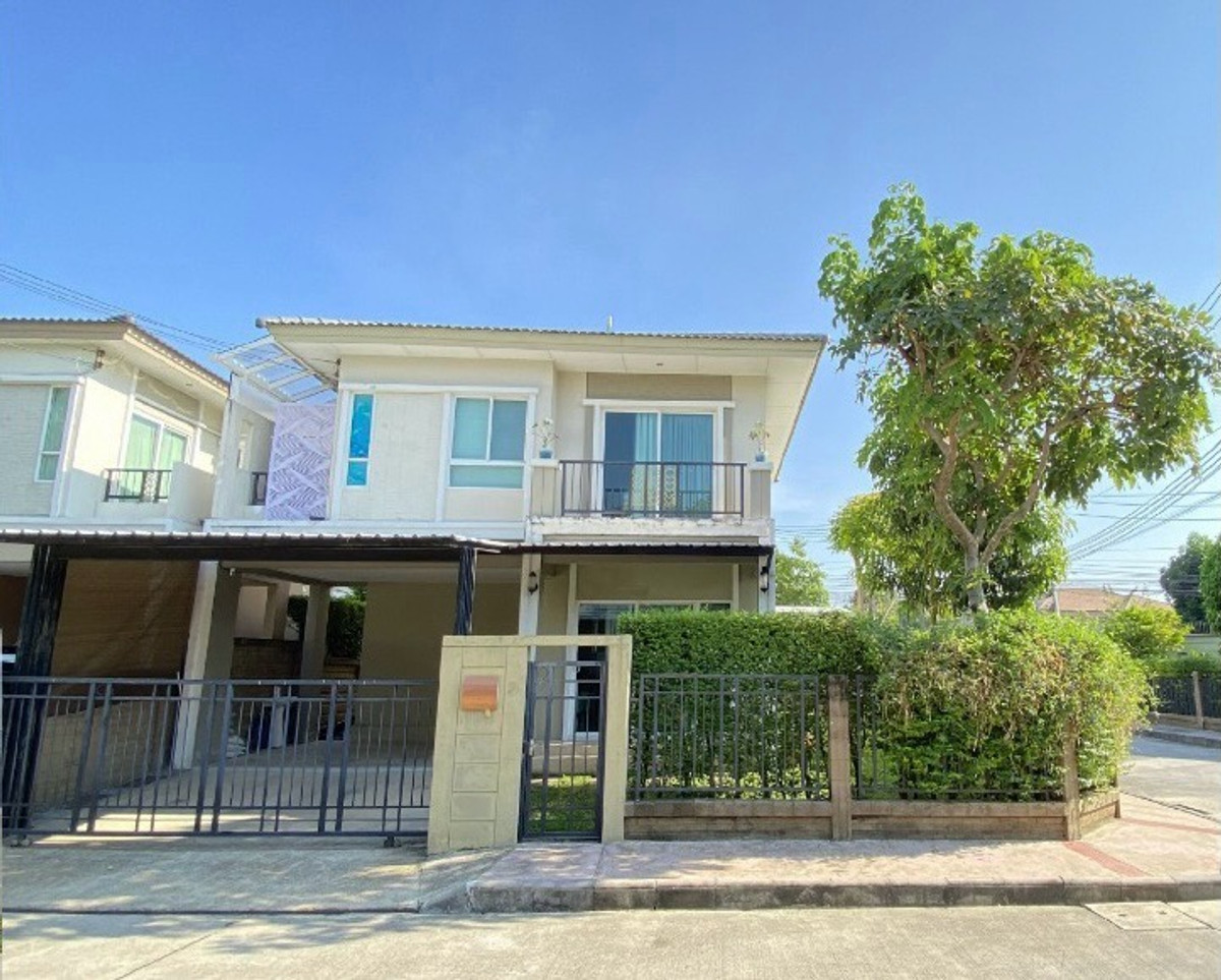 📢👇This home is located in a private, peaceful compound with excellent security. It offers convenient access to multiple routes, including Soi On Nut 39, Srinakarin Road, Soi Phatthanakan 38, and Soi Phatthanakan 44 — ideal for both comfortable living 