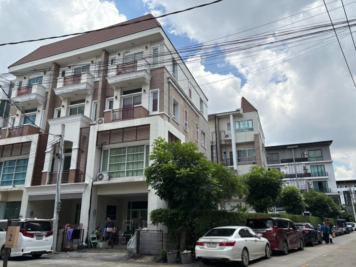 🔥Urgent Rental🔥 Premium Place Ekkamai-Ramintra, 5-bedroom house for rent, corner unit, fully furnished, ready to move in, convenient transportation.