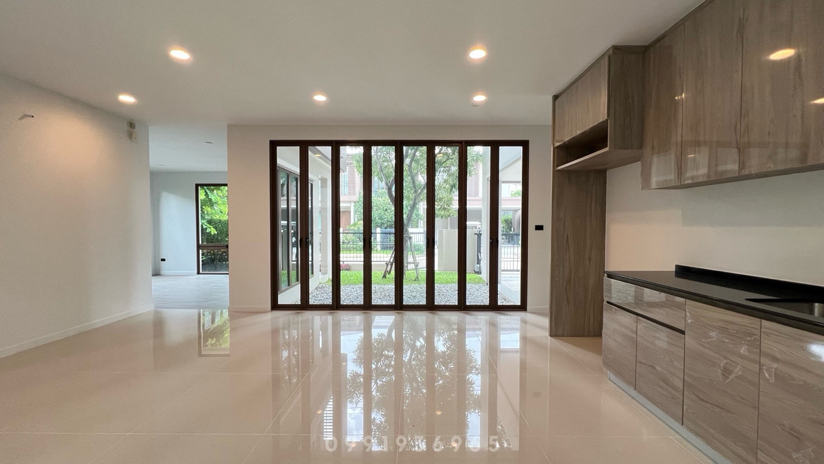 Very new house for sale, Burasiri Krungthep Kreetha, large house. Very new house for sale, Burasiri Krungthep Kreetha, large house.