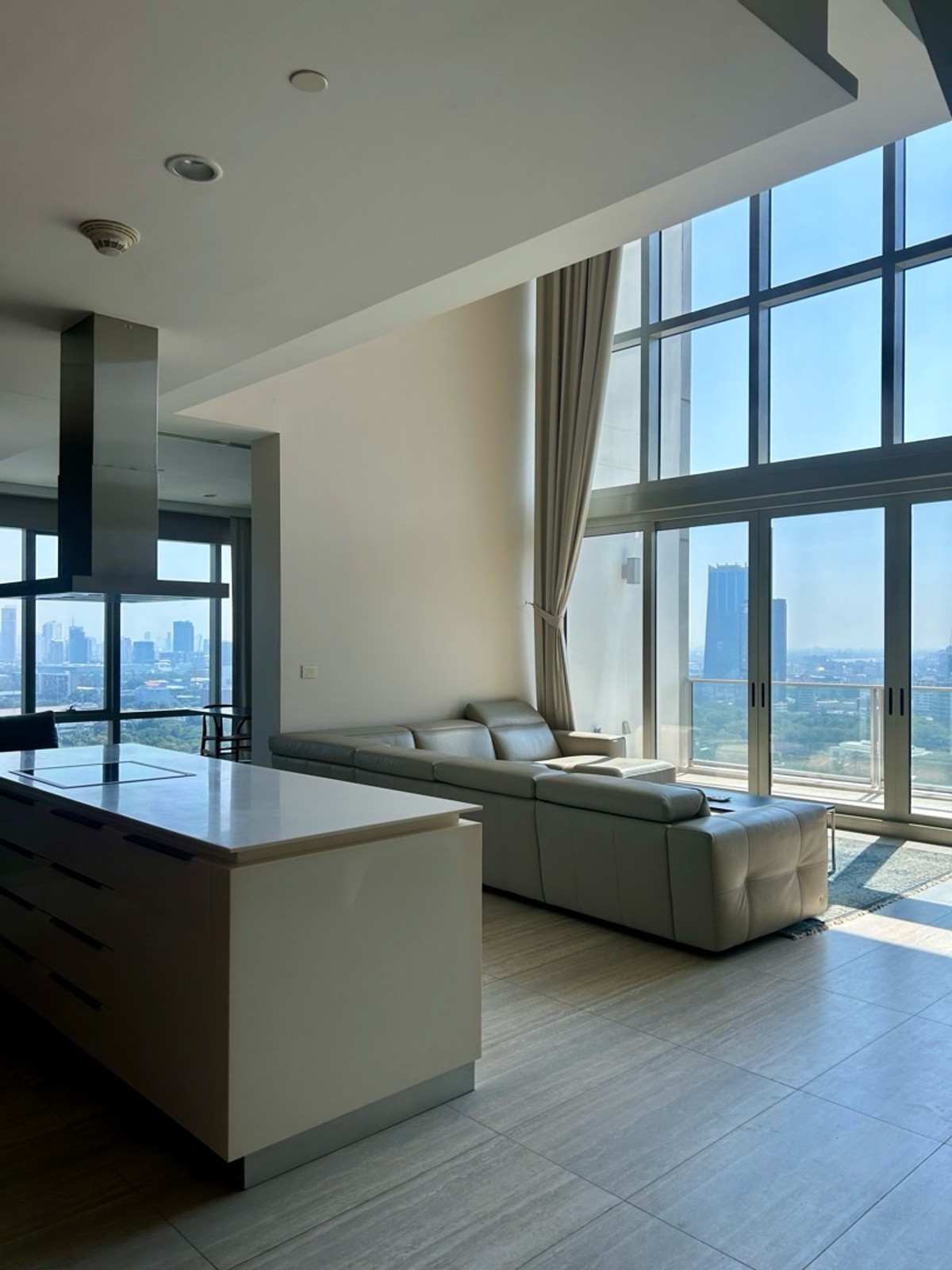 LUXULY 5 BEDROOM  UNIT At RAJADAMRI FOR RENT – รูปที่ 3