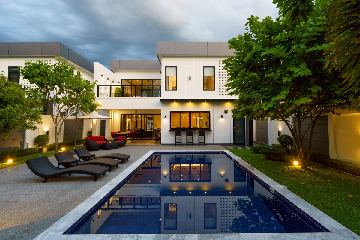 🔥ทุบราคาพิเศษ ก่อนปิดเฟส🔥ขาย luxury พูลวิลล่าหลังใหญ่ บ้านแหวน-หางดง ตกแต่งภายในสุดหรูหรา มาพร้อมอุปกรณ์อำนวยความสะดวกครบครัน SW003033 – รูปที่ 2