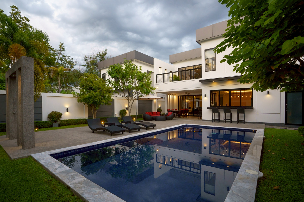 🔥ทุบราคาพิเศษ ก่อนปิดเฟส🔥ขาย luxury พูลวิลล่าหลังใหญ่ บ้านแหวน-หางดง ตกแต่งภายในสุดหรูหรา มาพร้อมอุปกรณ์อำนวยความสะดวกครบครัน SW003033 – รูปที่ 4