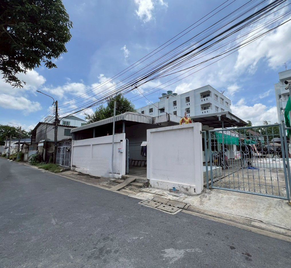 Cheapest selling house for rent with land 75 wa² 800 m. from #Lat Phrao 107, full tenants #receive income immediately Cheapest selling house for rent with land 75 wa² 800 m. from #Lat Phrao 107, full tenants #receive income immediately