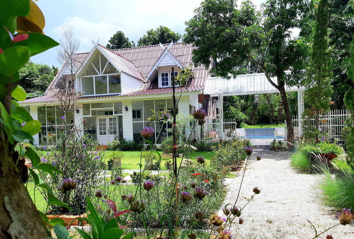 ให้เช่าบ้านพูลวิลล่า ล้อมรอบด้วยสวนสวย เหมาะสำหรับ ทำโฮมออฟฟิส สปา Cafe' คลินิกความงาม Airbnb.RW007106 – รูปที่ 3