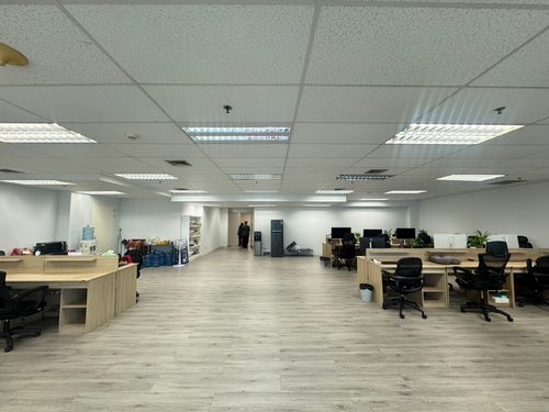 The Empire Office for lease Tower 2 area 214 sqm  210,000 per month 