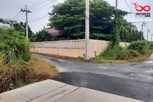 Empty land for sale, 3-0-20 rai, Anamai Ngam Charoen 25, Kanchanaphisek-Rama 2 Road, near the expressway.