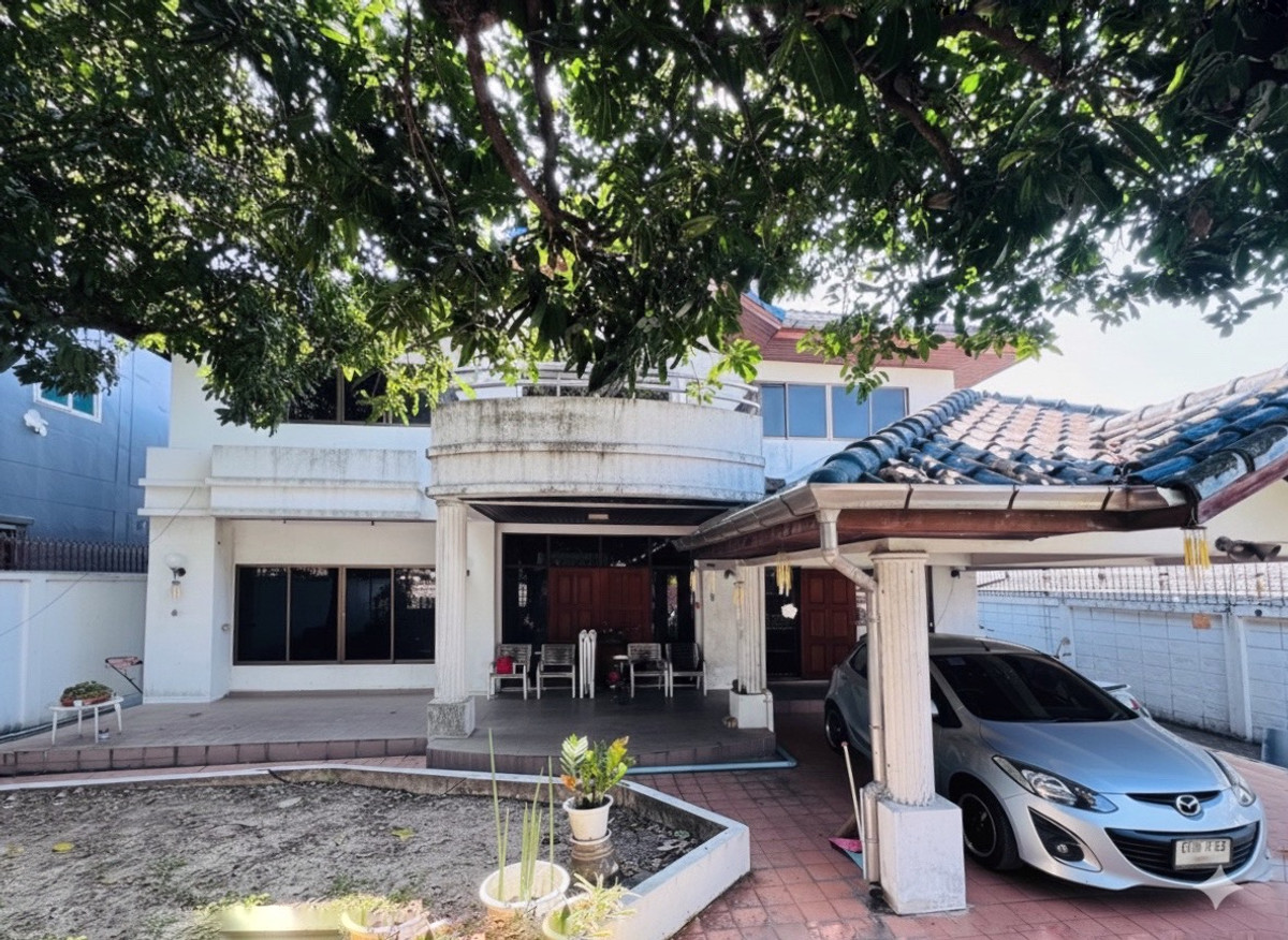 For sale: 2-story detached house, size 124 sq m., in the heart of Lat Phrao. Near the Yellow Line Lat Phrao Station and Phawana Station For sale: 2-story detached house, size 124 sq m., in the heart of Lat Phrao. Near the Yellow Line Lat Phrao Station and Phawana Station
