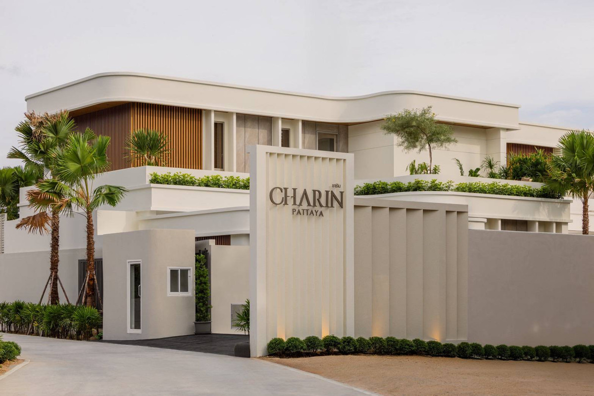 CHARIN PATTAYA บ้านเดี่ยวหรู 2 ชั้น พร้อมสระว่ายน้ำส่วนตัว ดีไซน์ทันสมัย พื้นที่กว้างขวาง ใช้วัสดุคุณภาพสูง เริ่มต้นที่ 29.9 ล้านบาท*