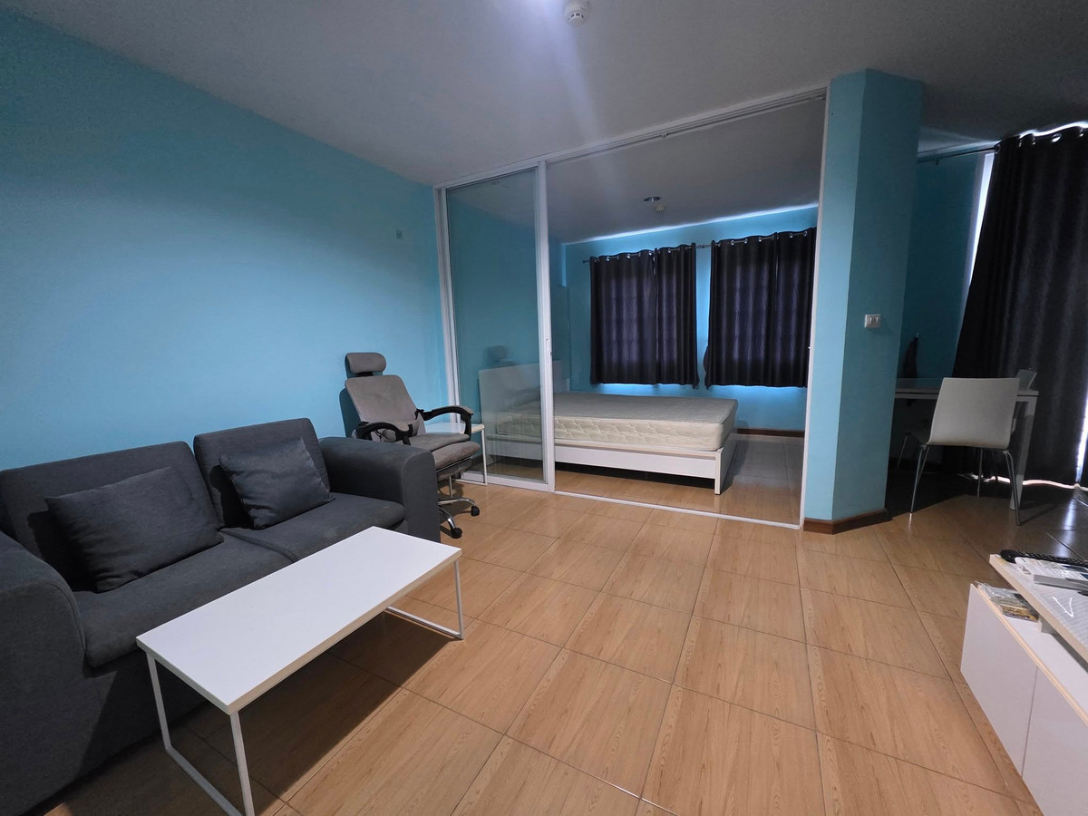 Beautiful and well-sized unit - great for living or easy to rent out Beautiful and well-sized unit - great for living or easy to rent out