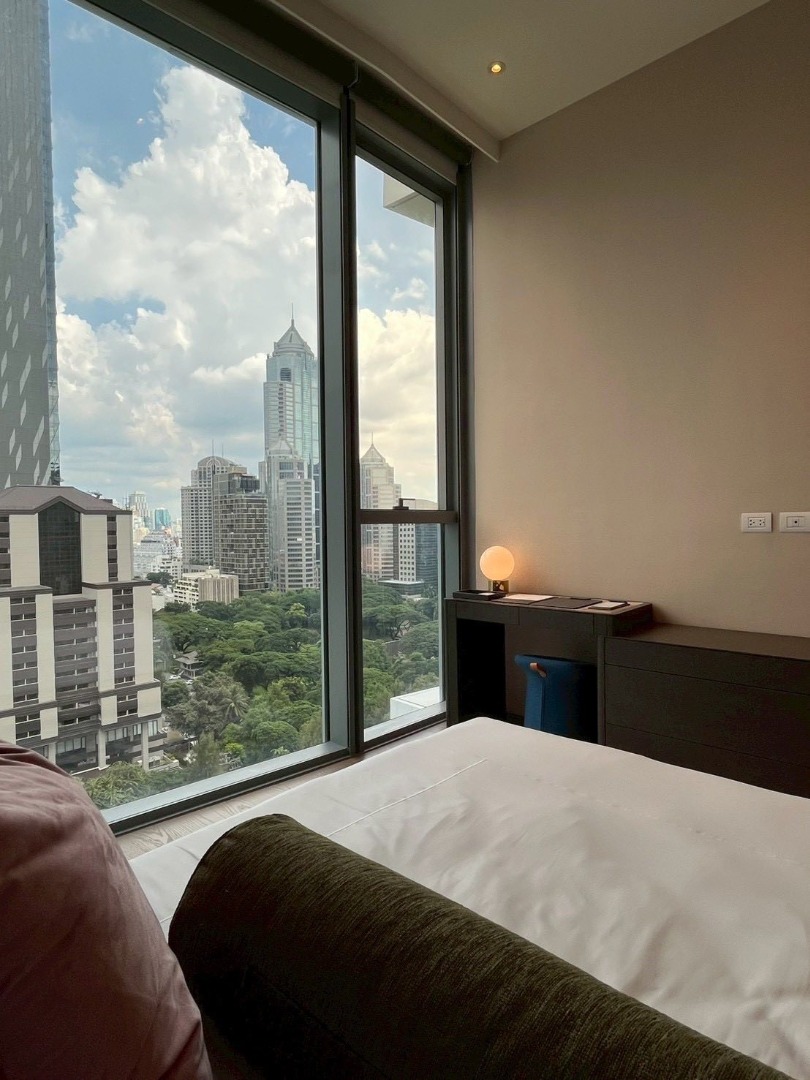 🔥For urgent rent🔥 Scope Langsuan, spacious room, pine tree view, fully furnished, ready to move in, near BTS Chidlom