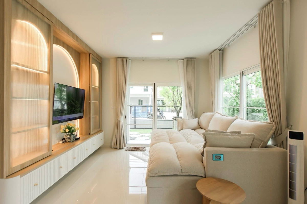 🌟A modern Two - Storey Detached House for Rent at Villaggio 3 Srinakarin – Bangna. Featuring 3 bedrooms and 3 bathrooms, fully furnished with minimalist décor. Ready to move in, with great facilities.💥Rental Fee: 75,000 THB/month. 🌟A modern Two - Storey Detached House for Rent at Villaggio 3 Srinakarin – Bangna. Featuring 3 bedrooms and 3 bathrooms, fully furnished with minimalist décor. Ready to move in, with great facilities.💥Rental Fee: 75,000 THB/month.