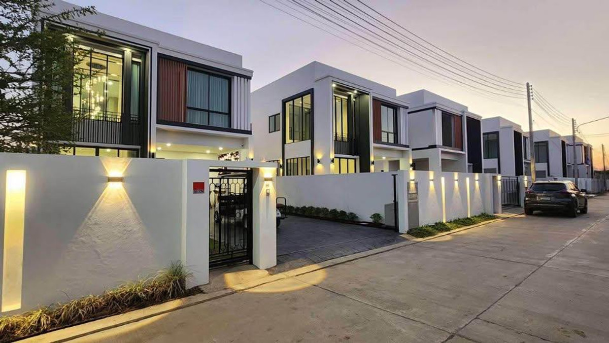 ขายบ้านในโครงการ Charisma Ville แบบบ้าน Modern Pool Villa 🎉 โถงสูงพิเศษ DOUBLE Volume Space ใกล้ Christian German School Chiang Mai (CDSC)- SW002967 – รูปที่ 2