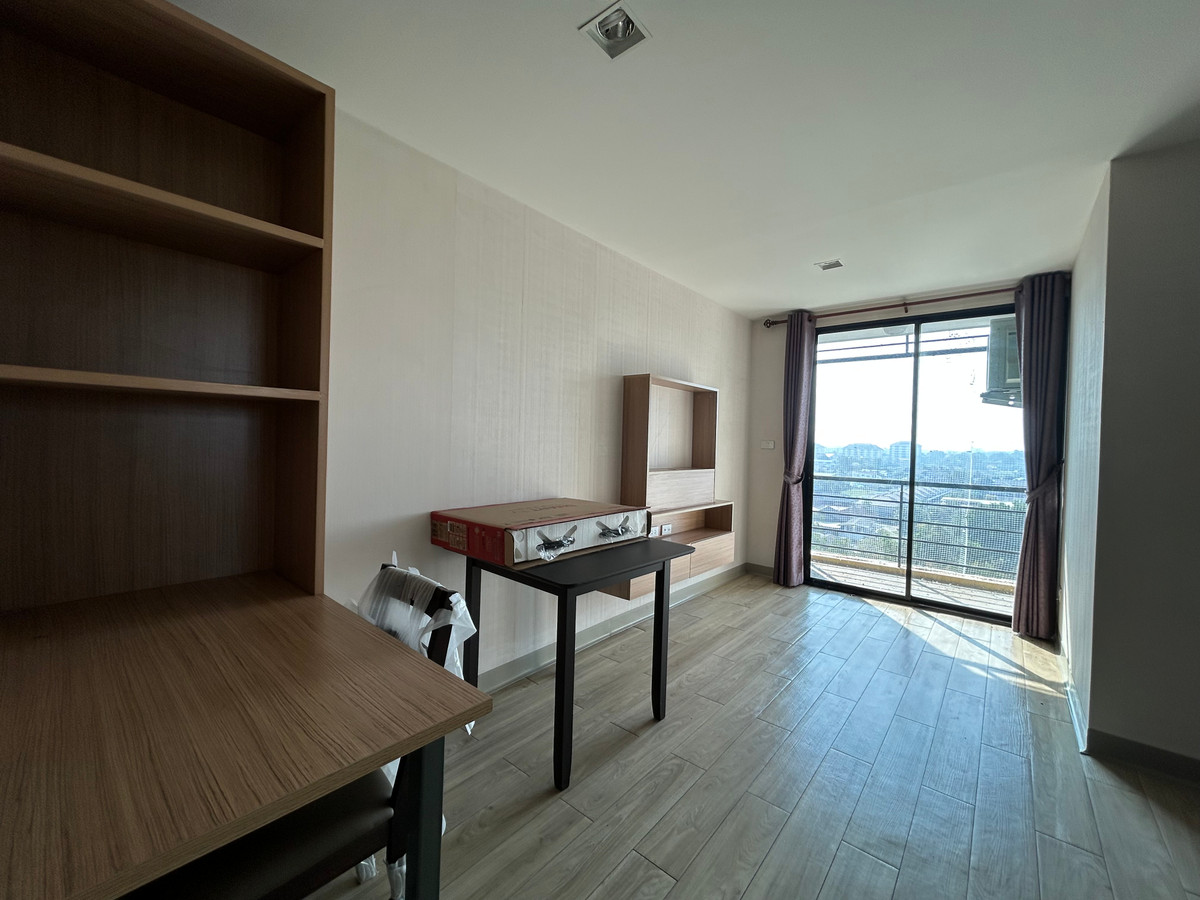 If you’re looking for a condo to start a family or an affordable home for working professionals, a large unit like this is truly rare. With a functional layout and 2 bedrooms, it’s perfect for couples Project: S Park Condo B