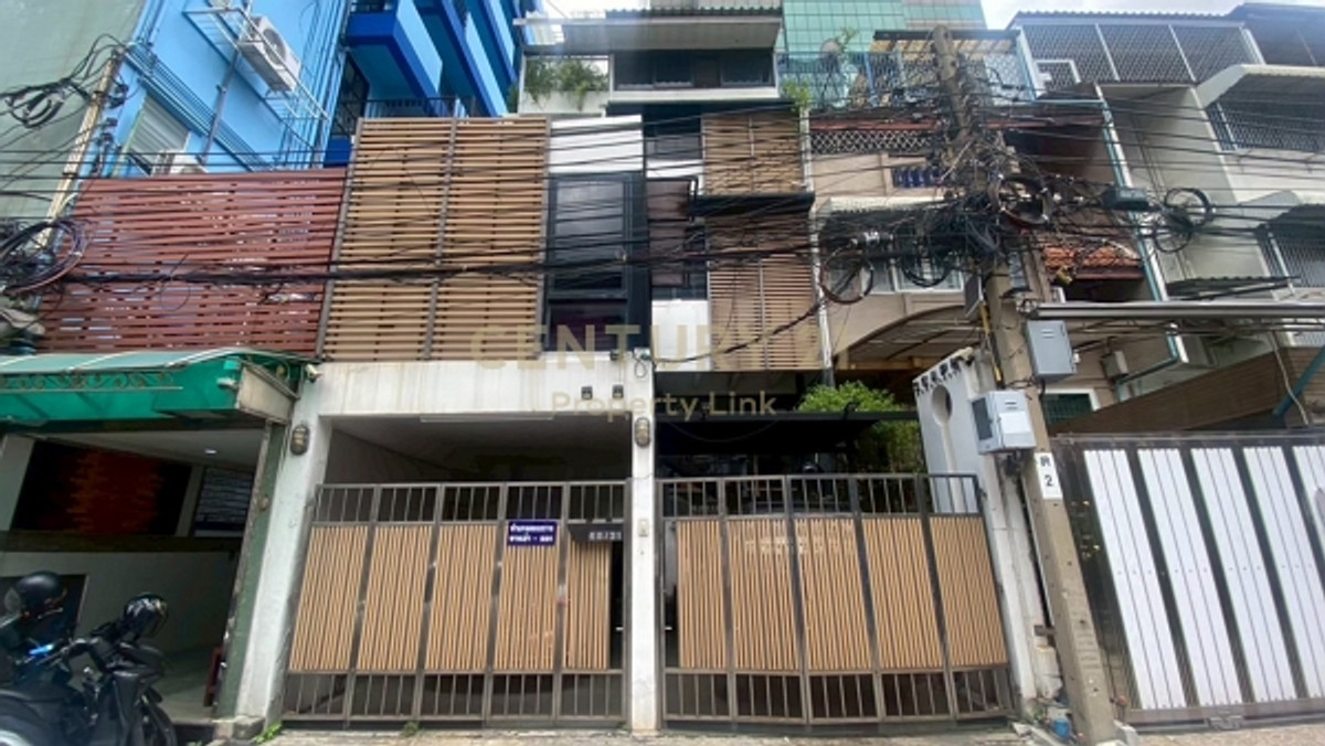 4-Storey Commercial Building. The Absolute Core Location. A Rare Item in the CBD that is virtually impossible to find anymore. No.62-CB-68019