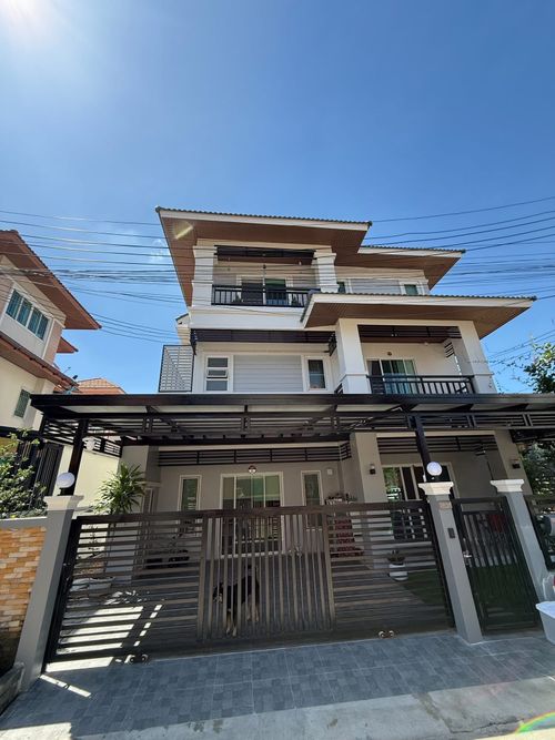ขาย บ้านเดี่ยว 3 ชั้น รีโนเวทใหม่ ทำเลพุทธมณฑลสาย 3 ซอย 28  