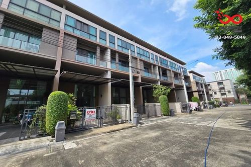 3-story townhome for sale, Baan Klang Muang Ratchayothin, Phahonyothin 34, near BTS Senanikom.