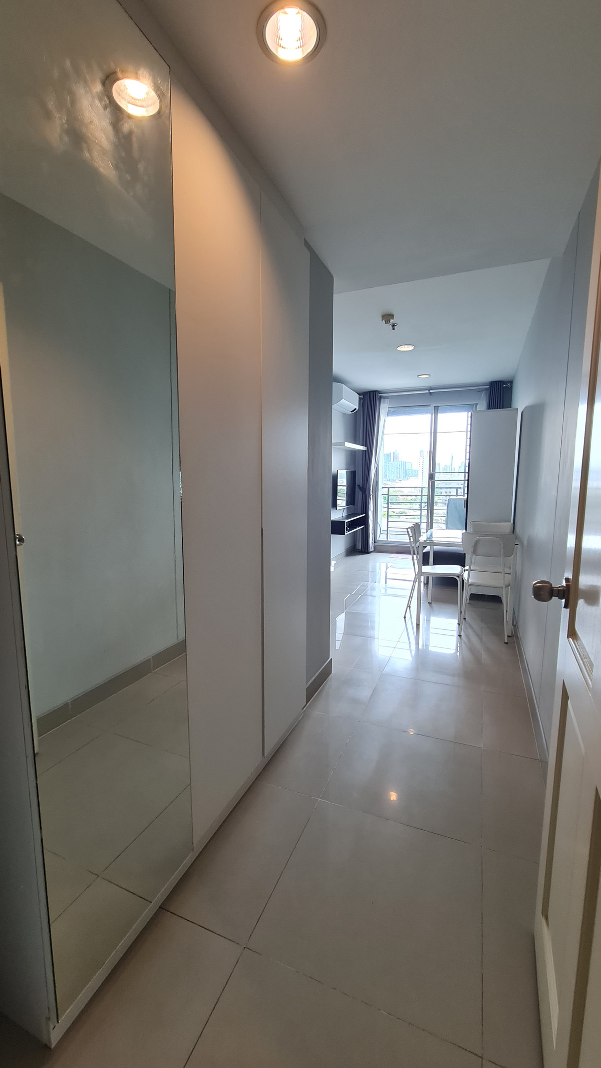 ห้อง 2 นอน 2 น้ำ มึบิวท์อินเก็บของ  มีอ่างอาบน้ำ – รูปที่ 3