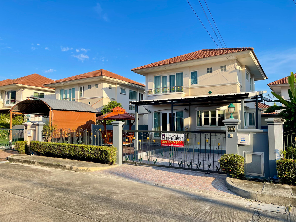 Single house for rent, Supalai Pracha Uthit 86, beautiful house, good environment. Nice project, cheap rental, 18,000 baht per month.
