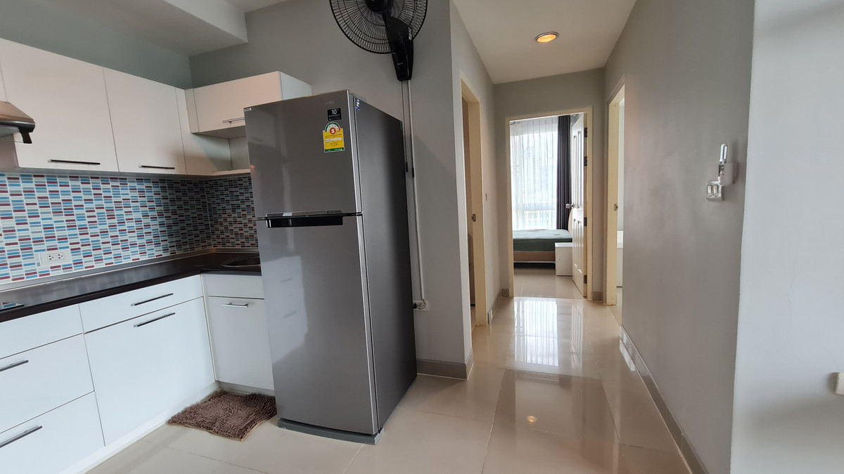 Room 2 bedrooms, 2 bathrooms, has built-in storage and has a bathtub. Room 2 bedrooms, 2 bathrooms, has built-in storage and has a bathtub.