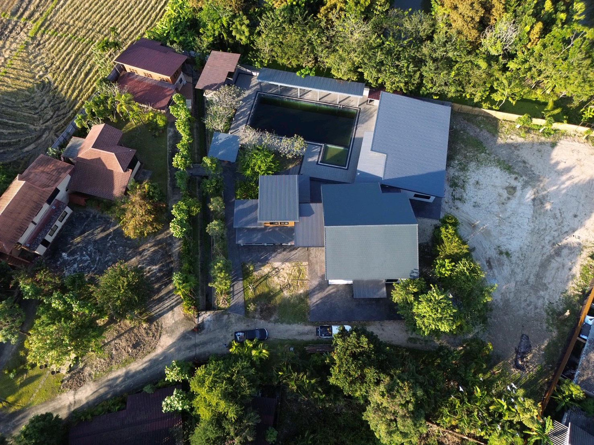 3 houses with a large swimming pool and land size of 2 rai 3 ngan. – รูปที่ 3