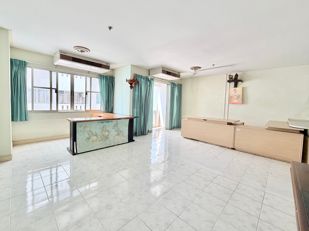 Commonwealth Pinklao Condo | Studio room next to MRT Bang Yi Khan, airy atmosphere. Easy travel into the city