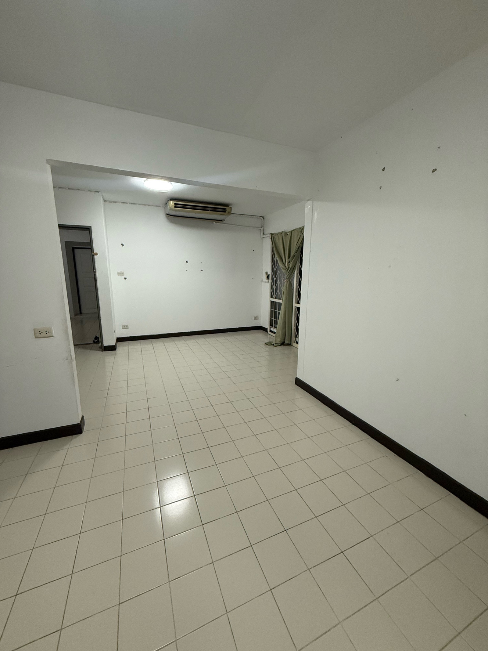 Condo for sale, Baan Suanthon Srinakarin, Baan Suanthon Srinakarin, convenient travel, near shopping areas. Near the Yellow Line Condo for sale, Baan Suanthon Srinakarin, Baan Suanthon Srinakarin, convenient travel, near shopping areas. Near the Yellow Line