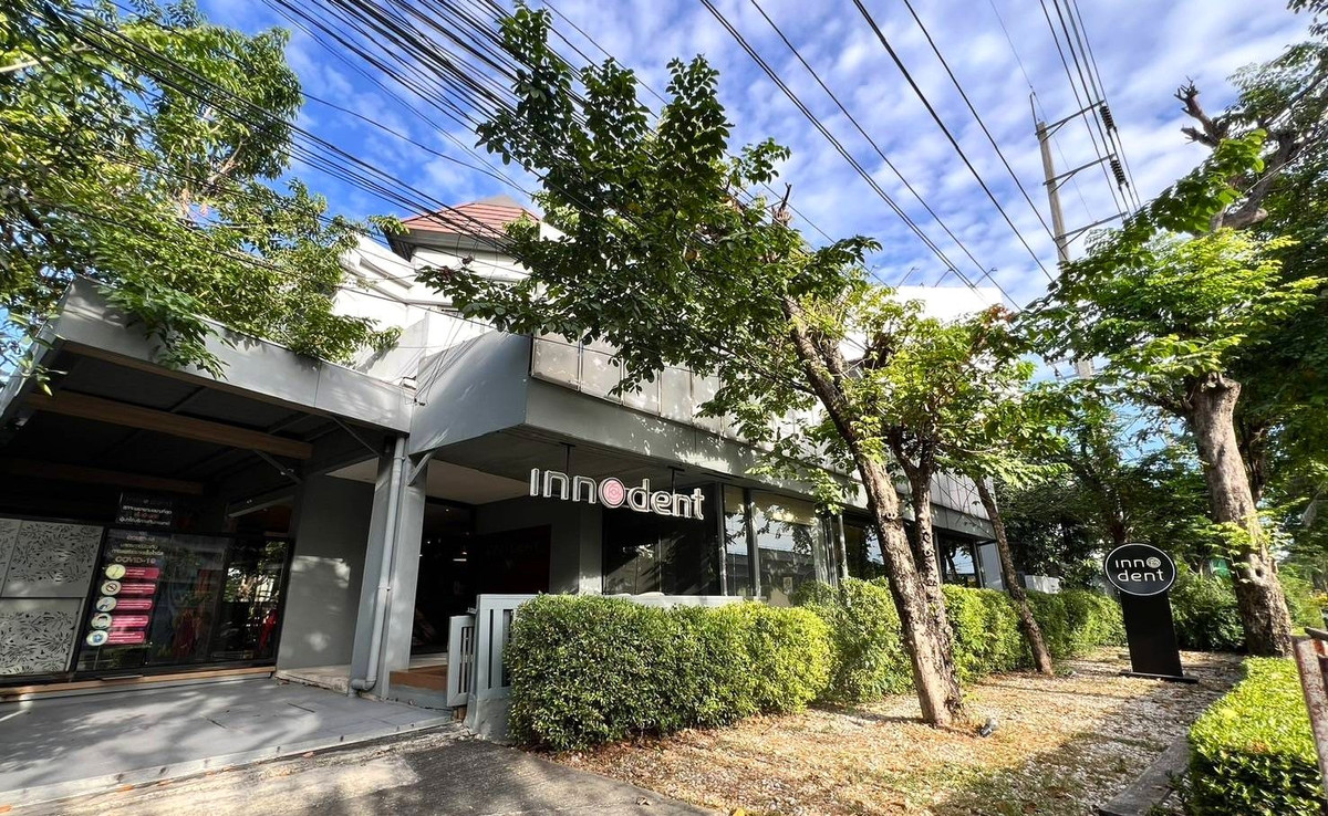 ขายคลีนิคทำฟันติดถนนประดิษฐ์มนูธรรม 9 ใกล้ Blue Tamp Cafe เนื้อที่ 132.4 ตรว.